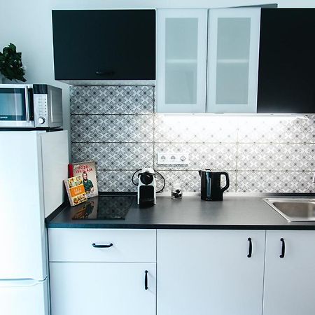 Black & White Apartment With A Gift Soft Panda Budapest Extérieur photo