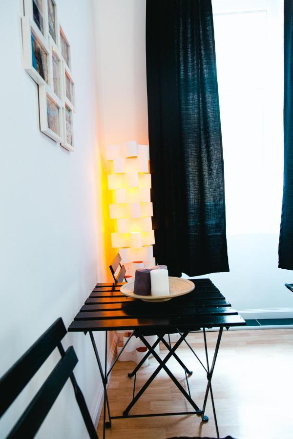 Black & White Apartment With A Gift Soft Panda Budapest Extérieur photo