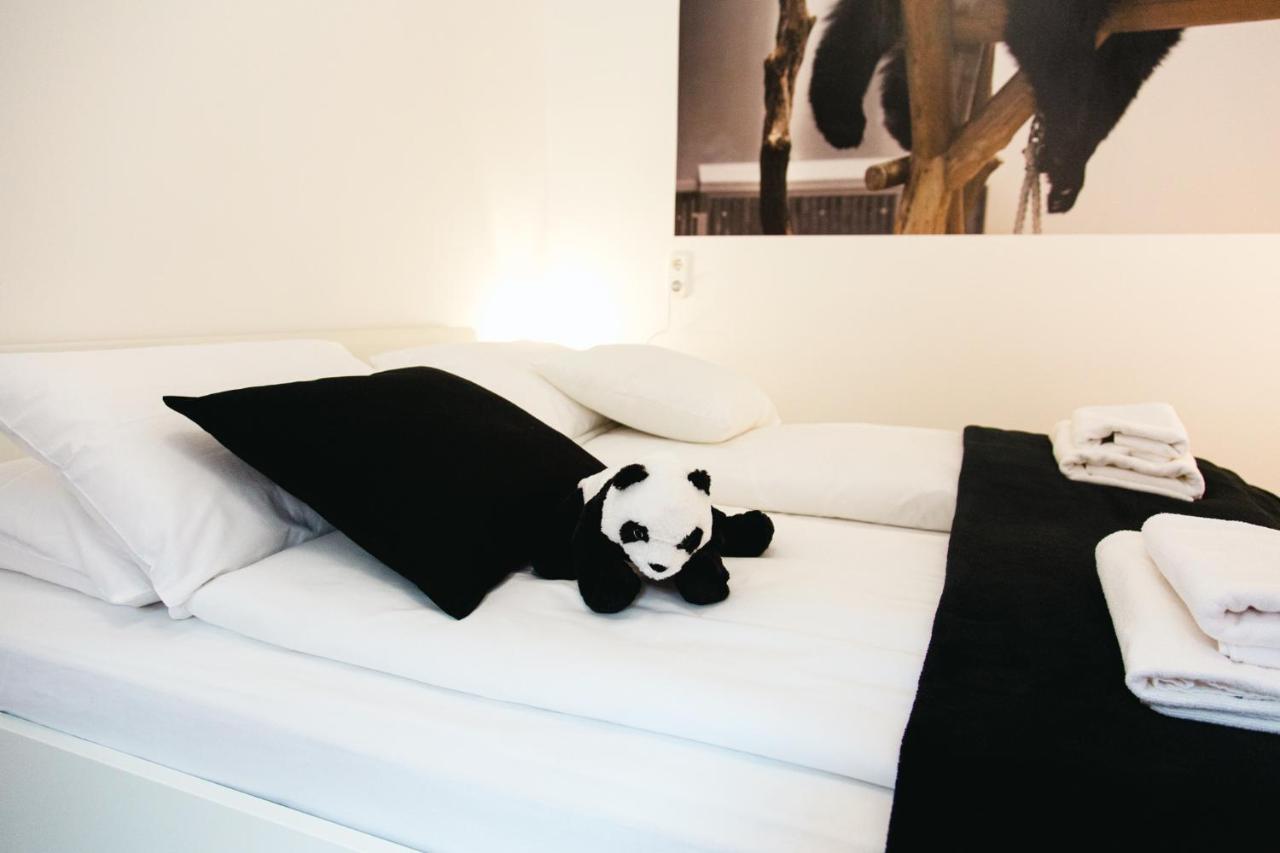 Black & White Apartment With A Gift Soft Panda Budapest Extérieur photo