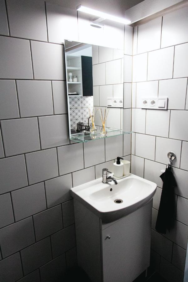 Black & White Apartment With A Gift Soft Panda Budapest Extérieur photo